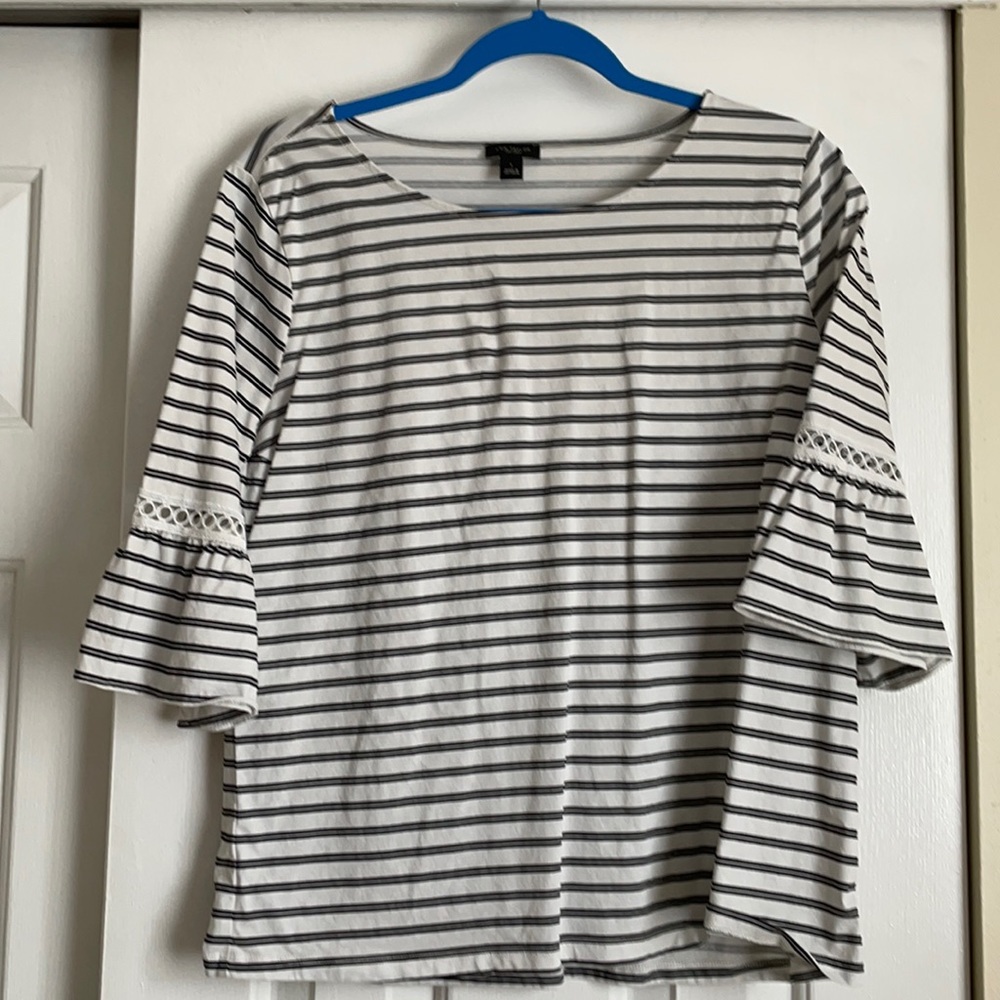 Ann Taylor Factoryblack and white bell sleeved top